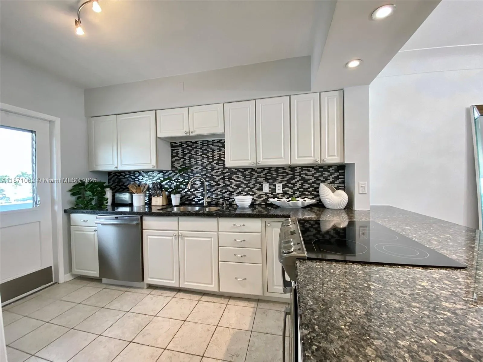 2800 NE 30th Ave, #10D