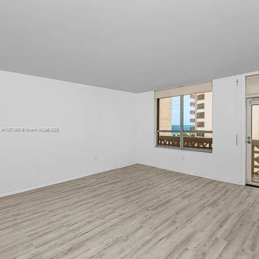 10185 Collins Ave, #815