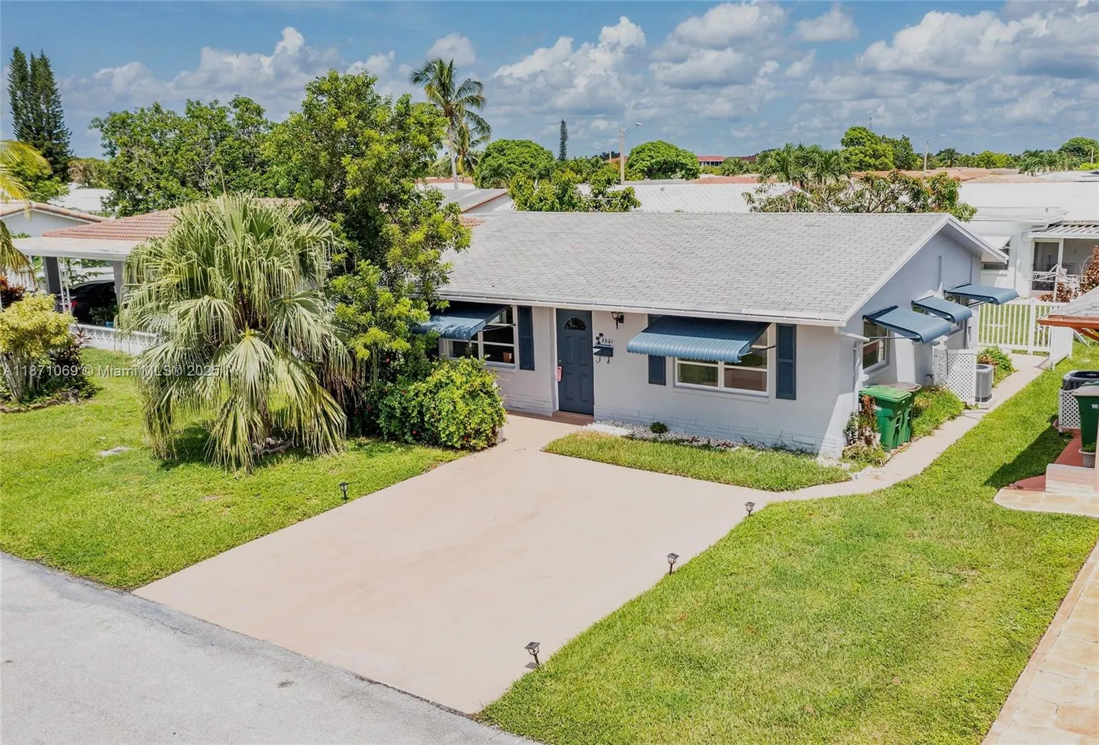 8521 NW 57th Ct