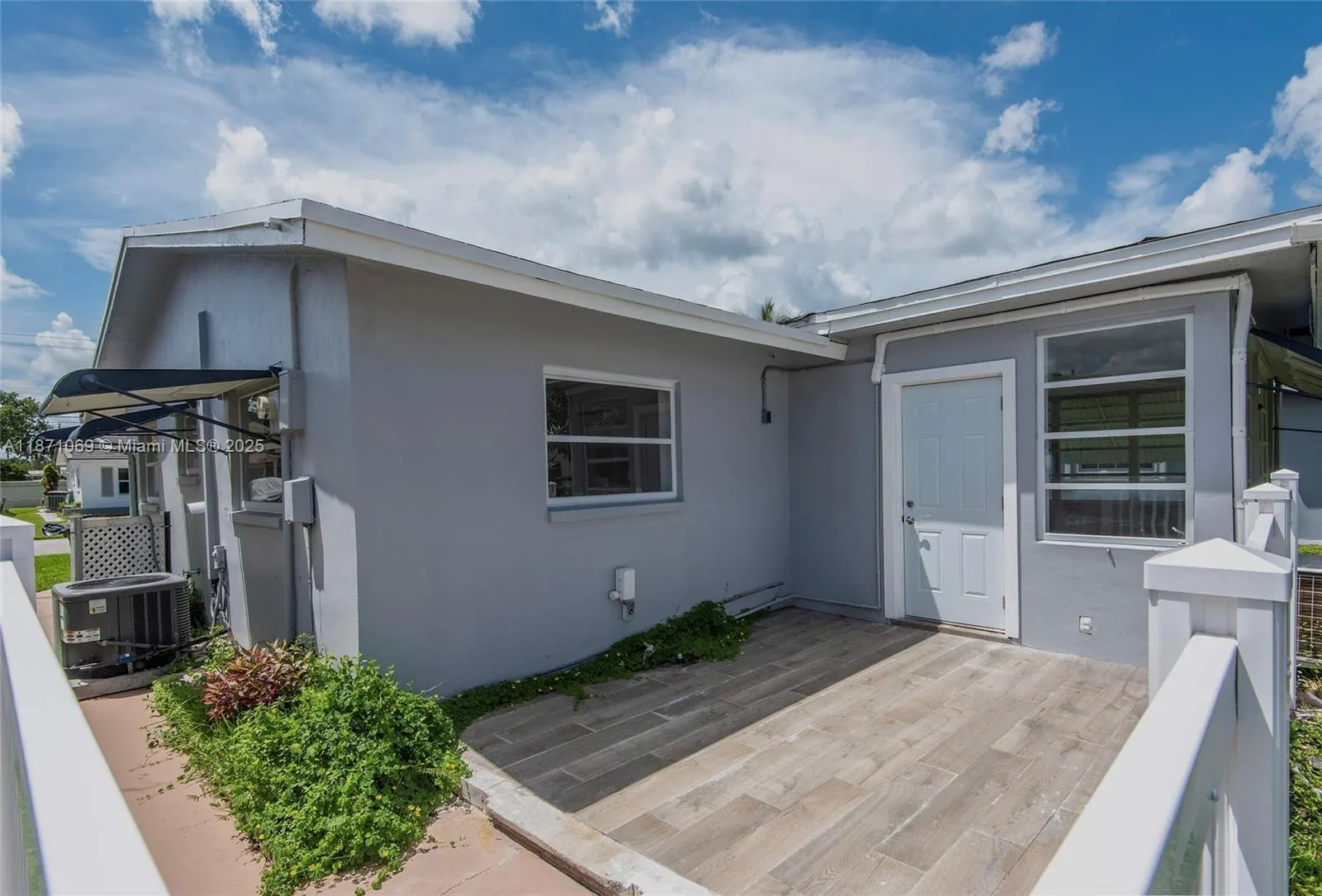8521 NW 57th Ct