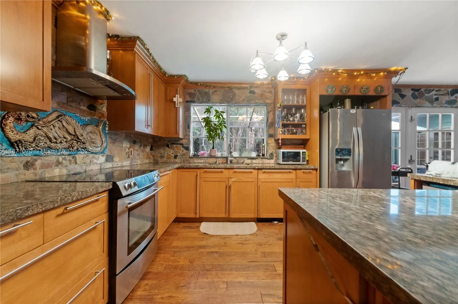 3260 Lakeview Dr