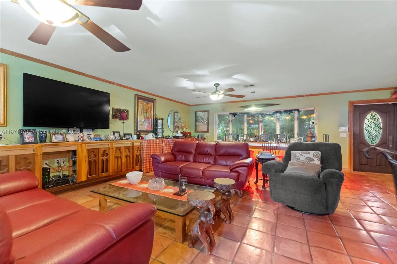 3260 Lakeview Dr