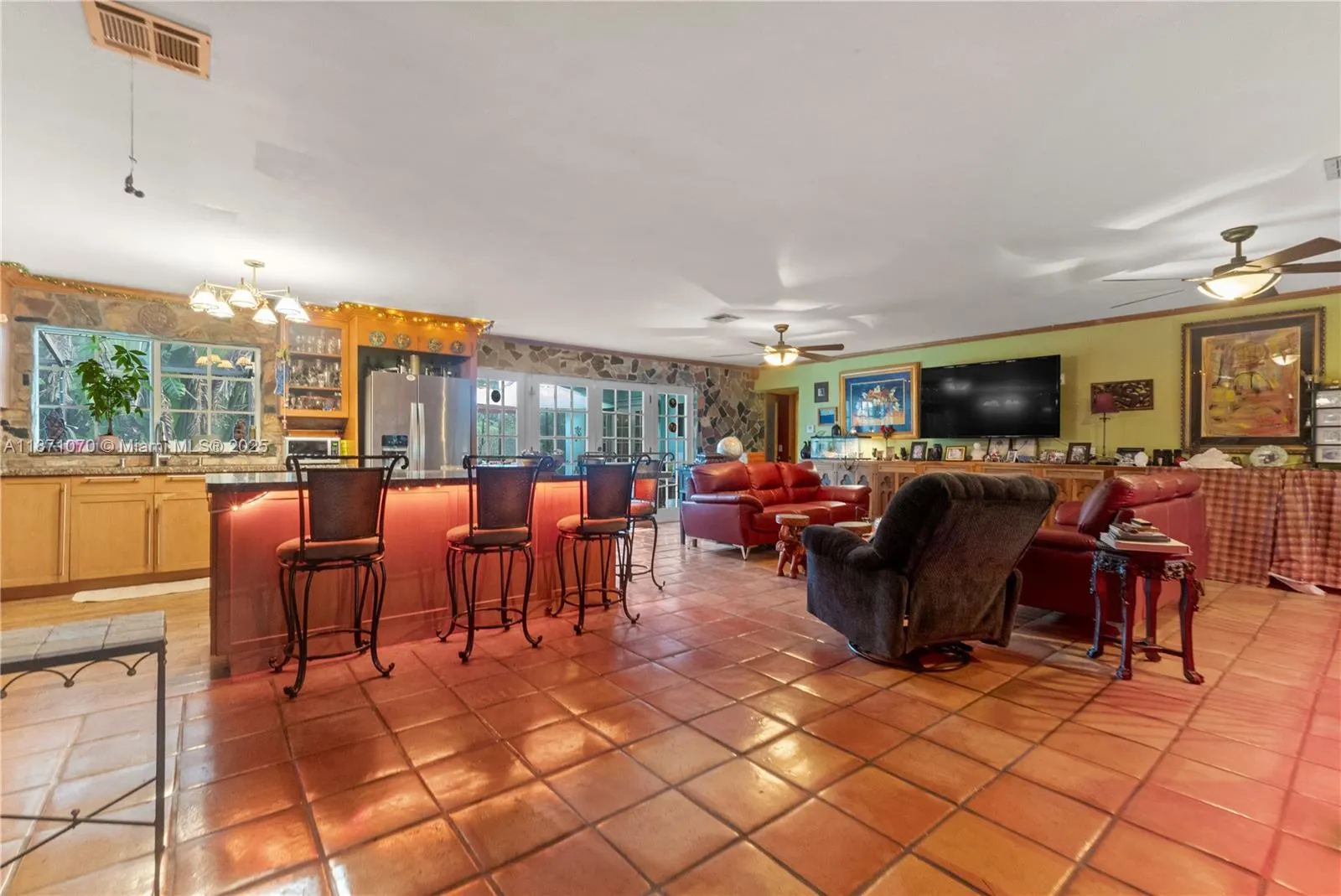 3260 Lakeview Dr