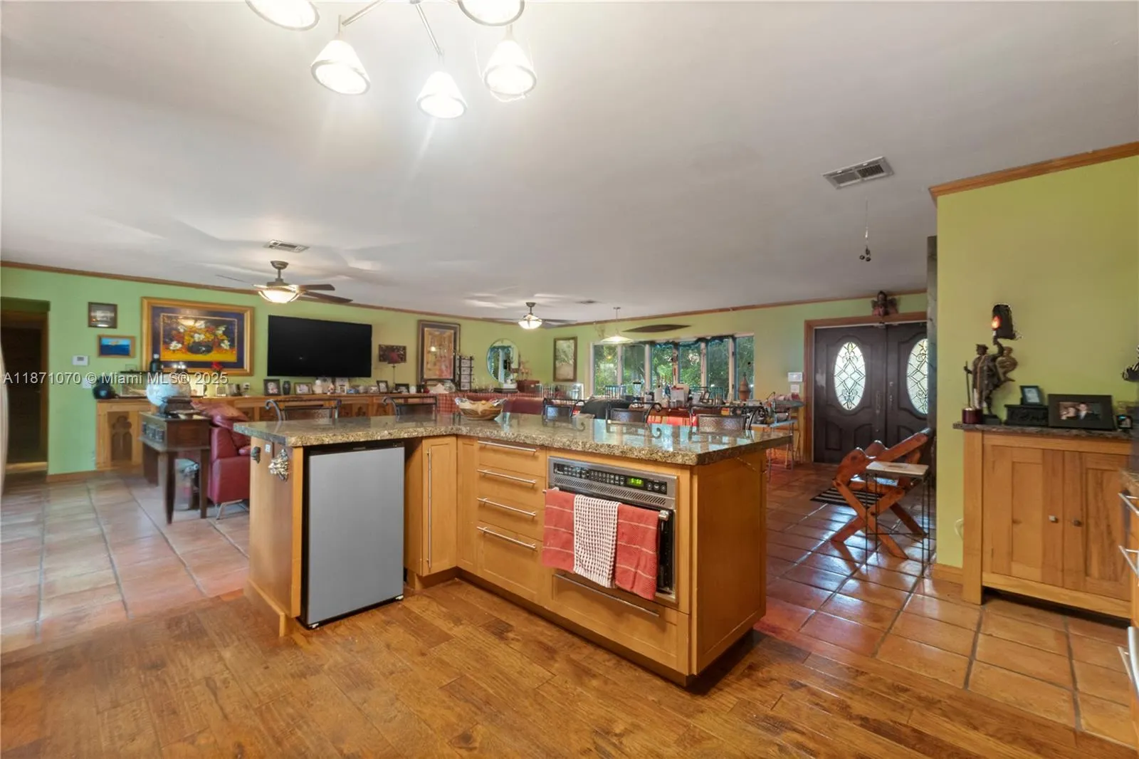 3260 Lakeview Dr