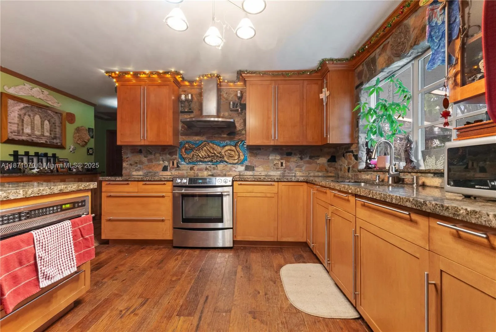 3260 Lakeview Dr