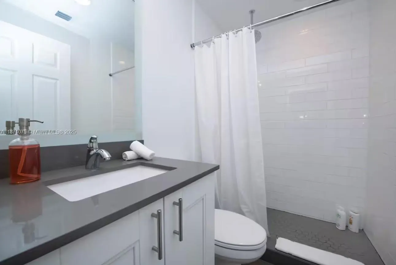 541 NW 33rd St, #1