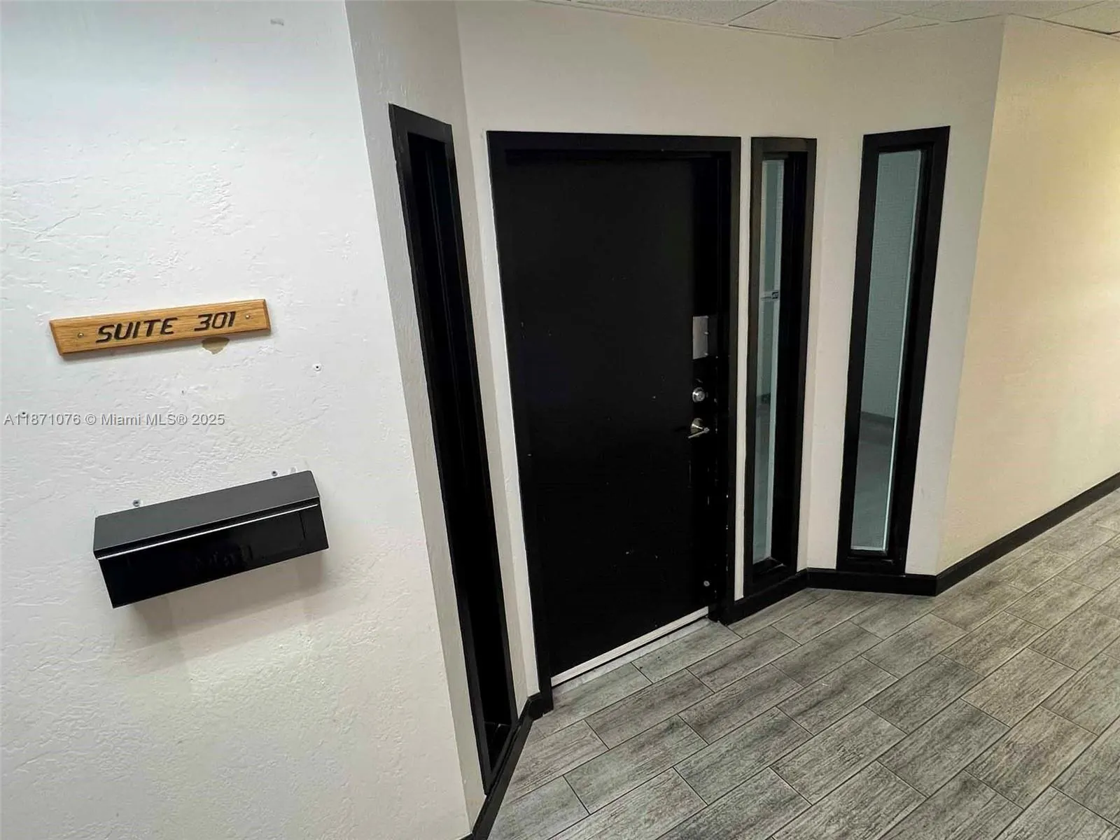 5555 Hollywood Blvd, #301