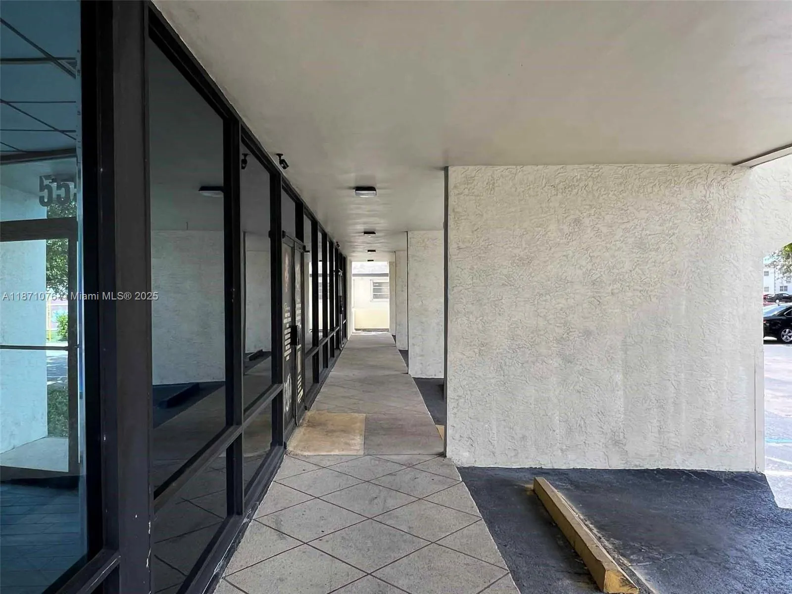 5555 Hollywood Blvd, #301