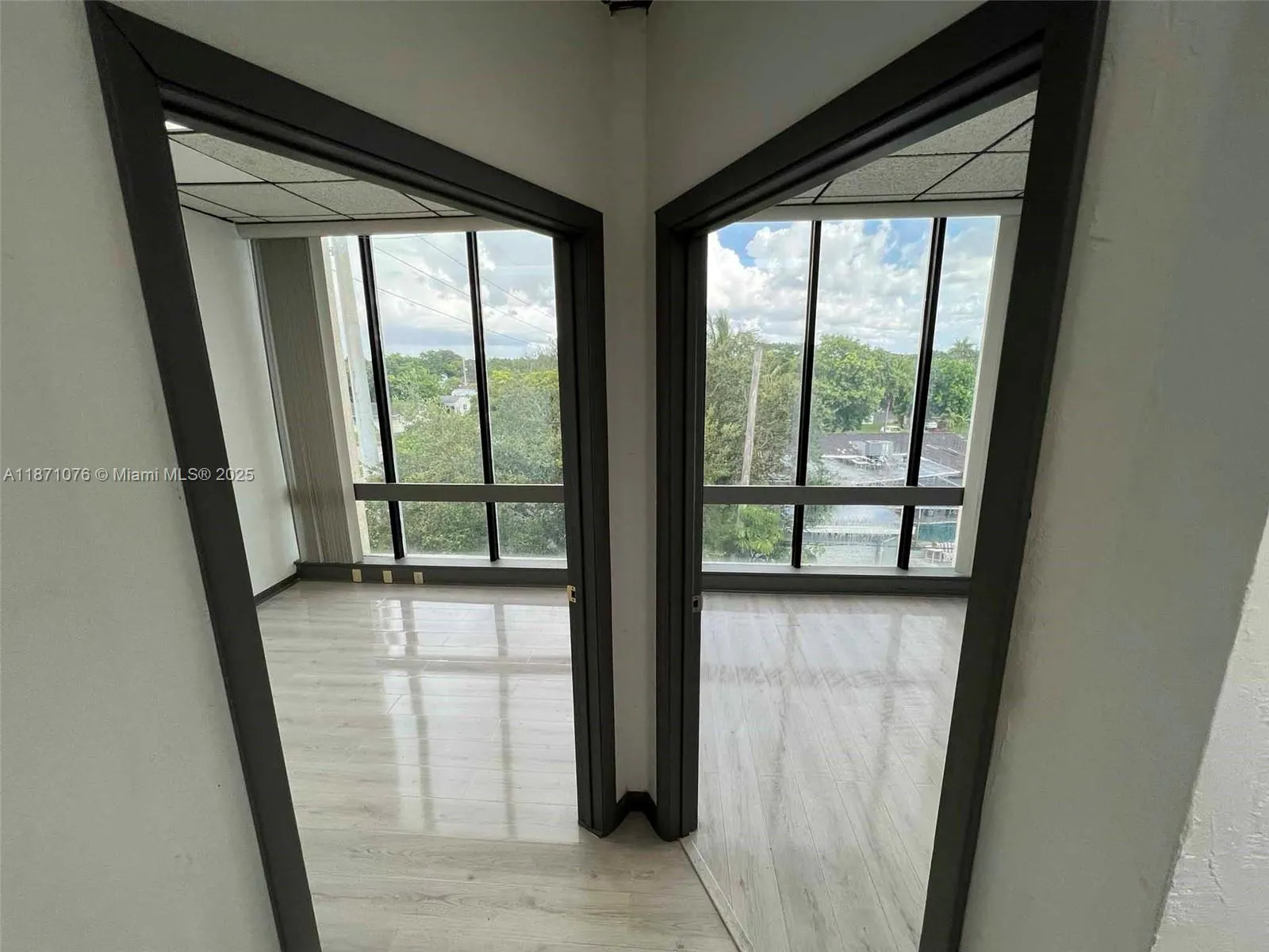 5555 Hollywood Blvd, #301