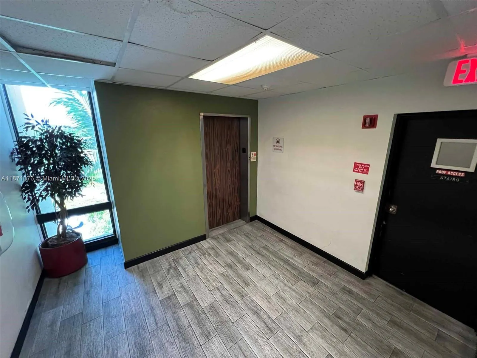5555 Hollywood Blvd, #301