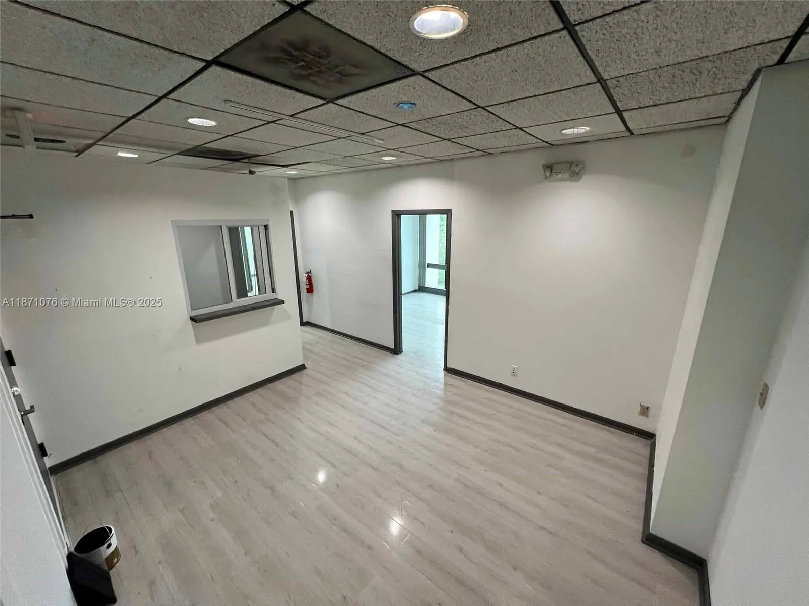 5555 Hollywood Blvd, #301
