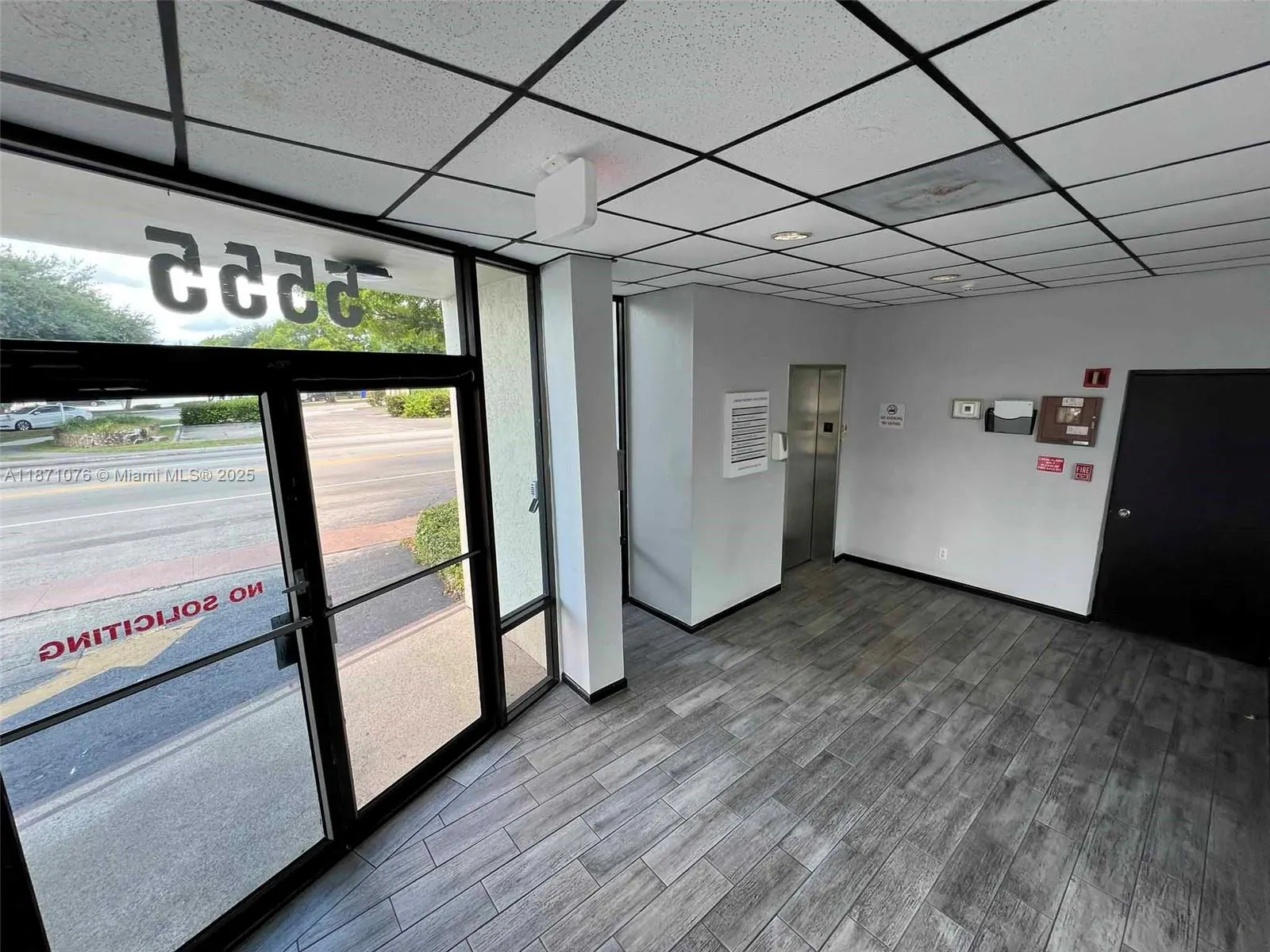 5555 Hollywood Blvd, #301