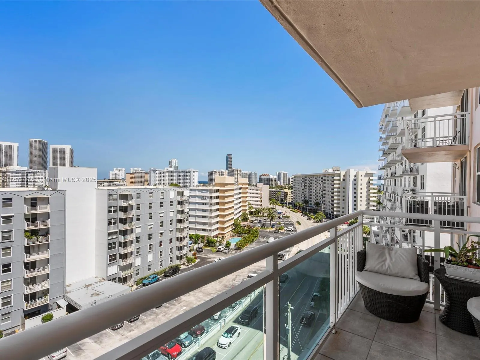 437 Golden Isles Dr, #9H