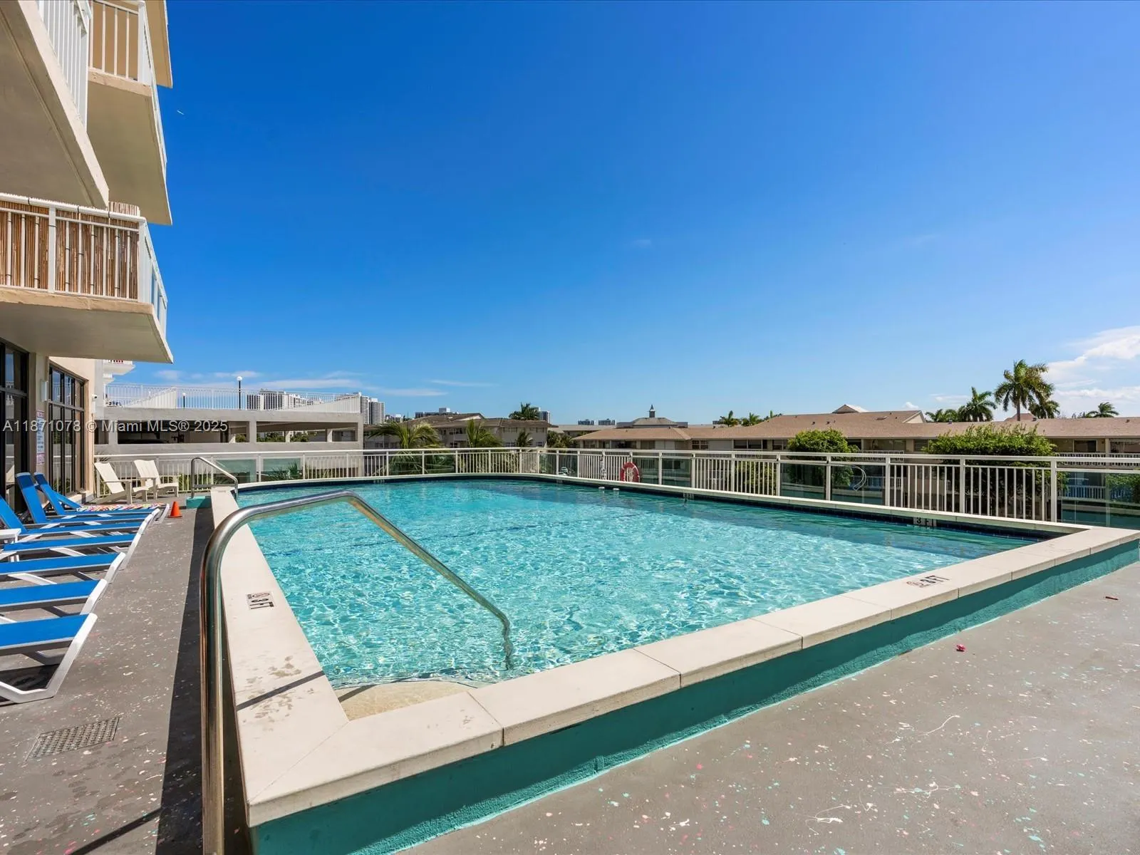 437 Golden Isles Dr, #9H