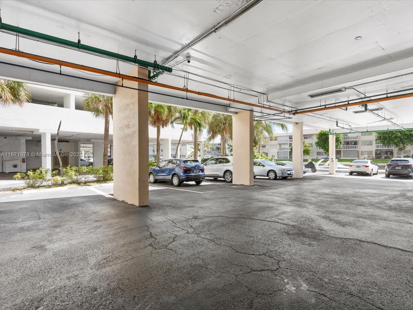 437 Golden Isles Dr, #9H
