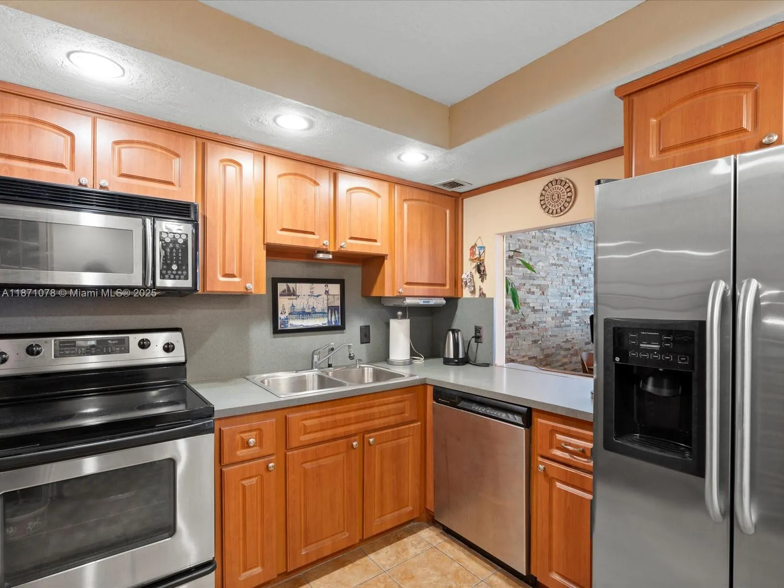 437 Golden Isles Dr, #9H