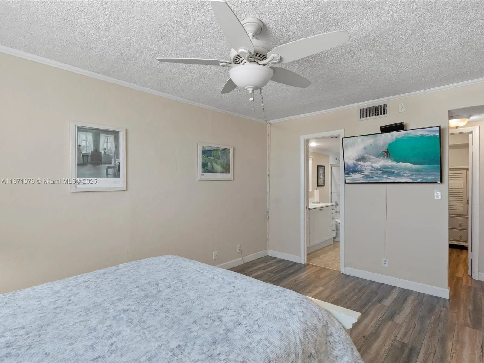 437 Golden Isles Dr, #9H