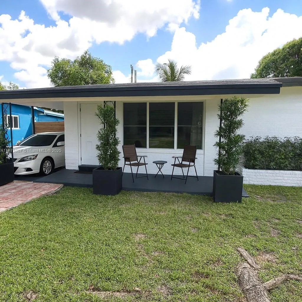 2321 Island Dr