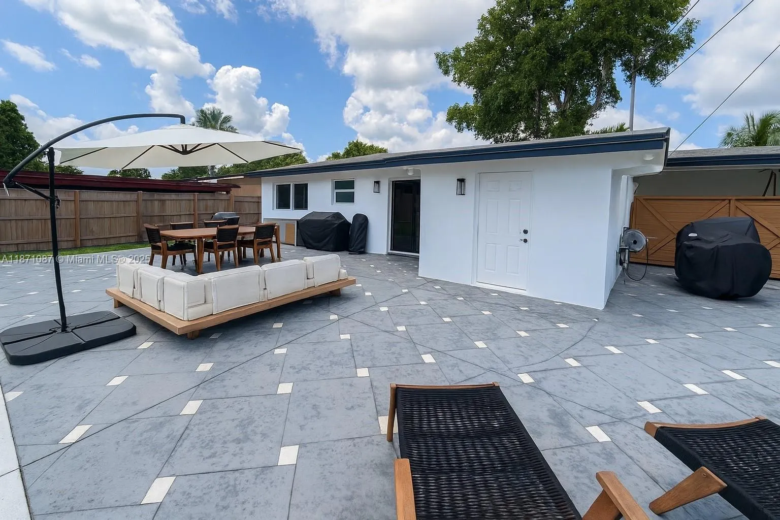 2321 Island Dr