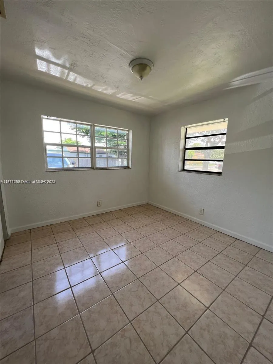 300 NW 5th Ter, #1