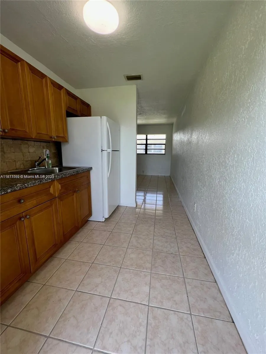 300 NW 5th Ter, #1