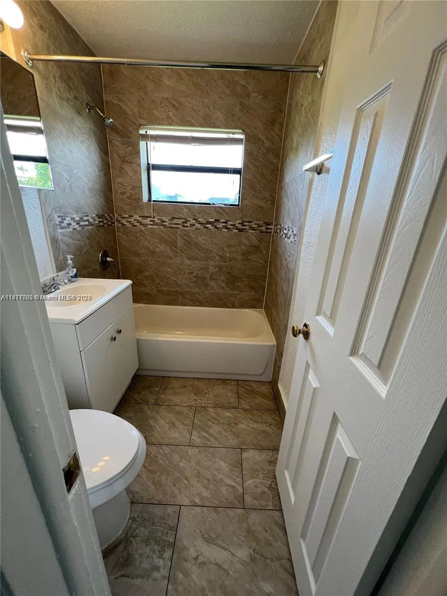 300 NW 5th Ter, #1