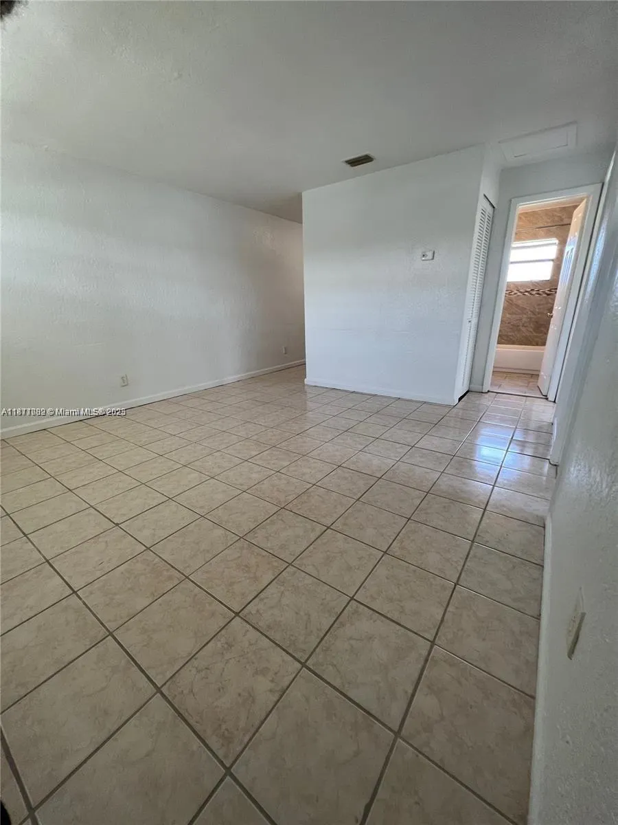300 NW 5th Ter, #1