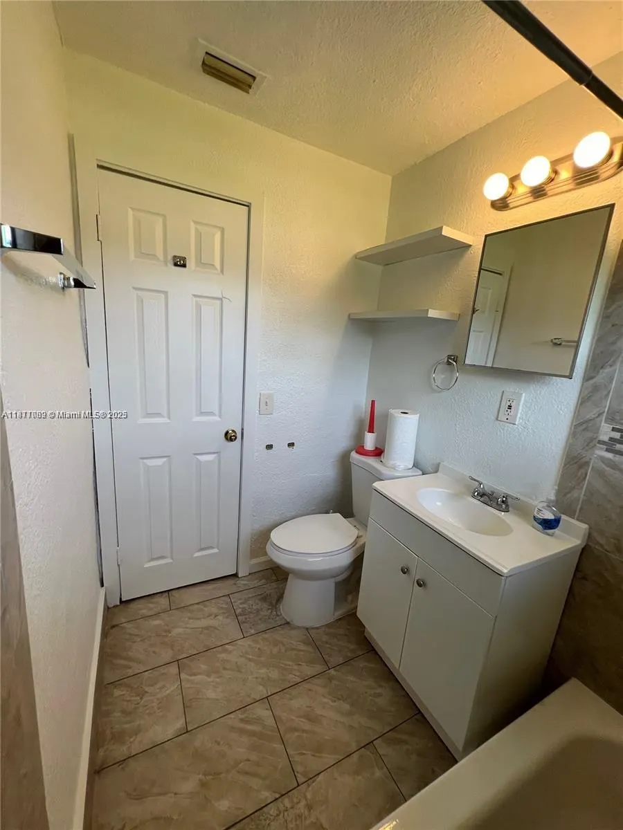300 NW 5th Ter, #1