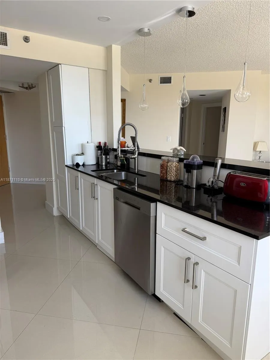 20185 E Country Club Dr, #510