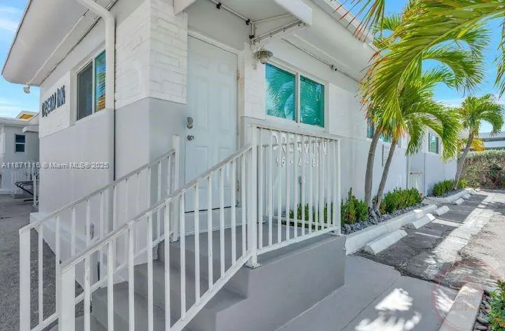 2710 N Ocean Dr