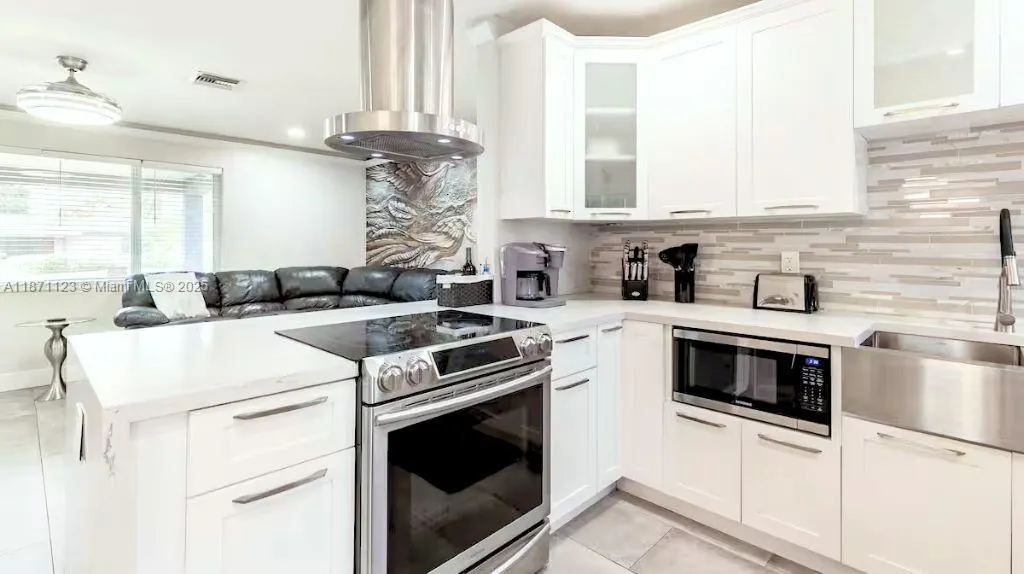 500 NW 30th St