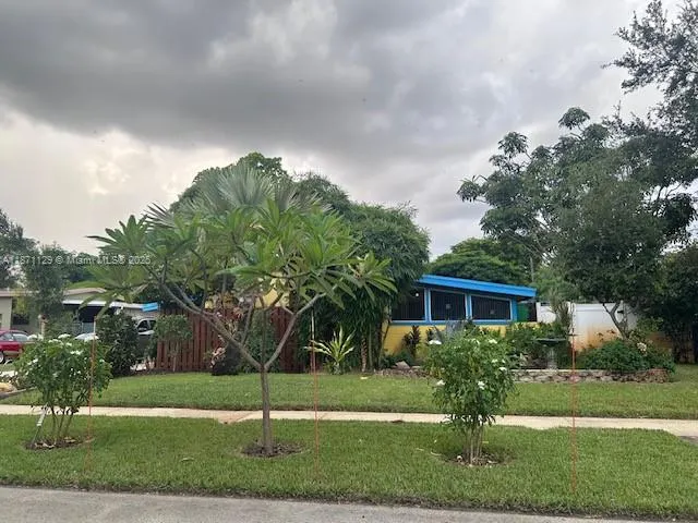 881 SW 49th Ter