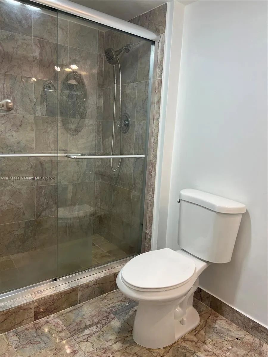 20335 W Country Club Dr, #302