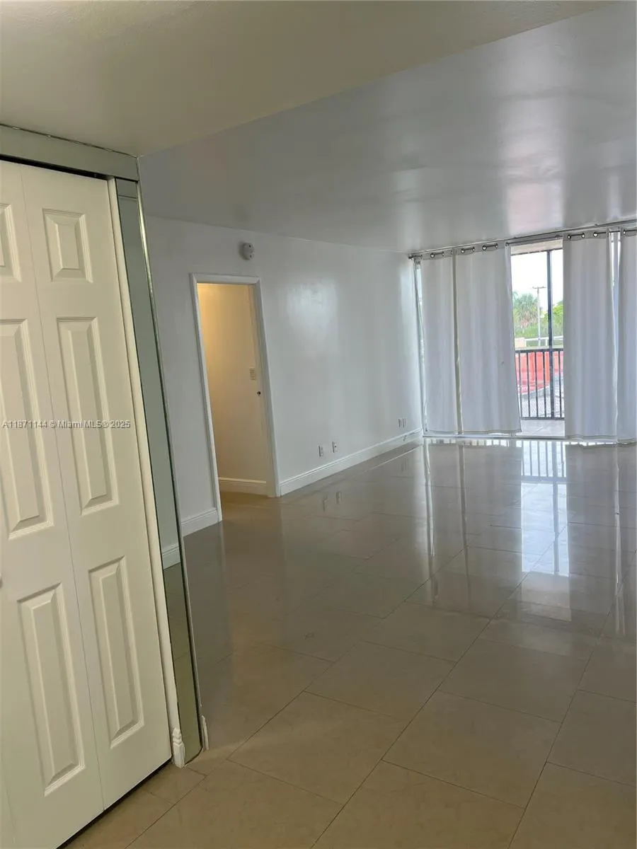 20335 W Country Club Dr, #302
