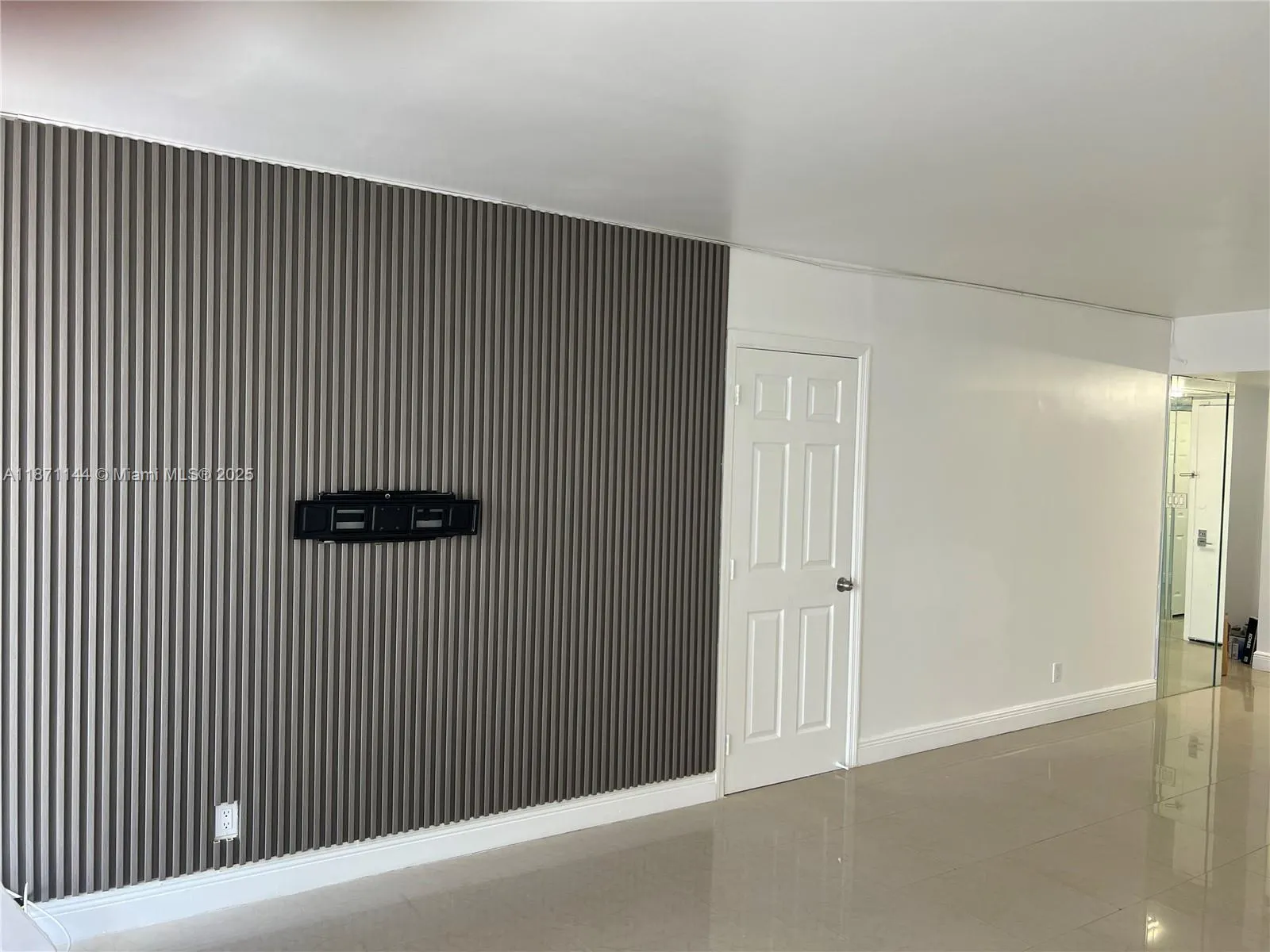 20335 W Country Club Dr, #302