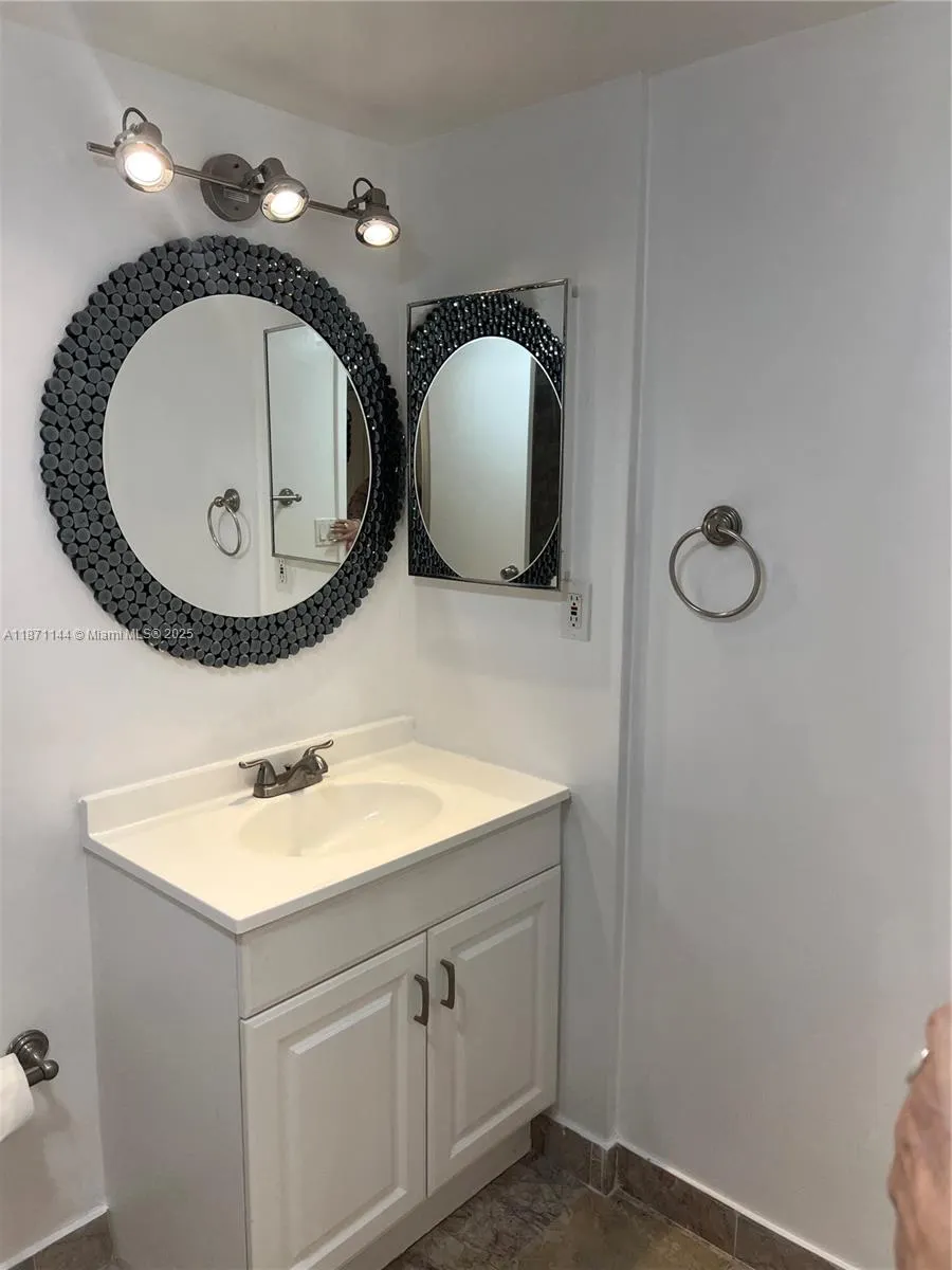 20335 W Country Club Dr, #302