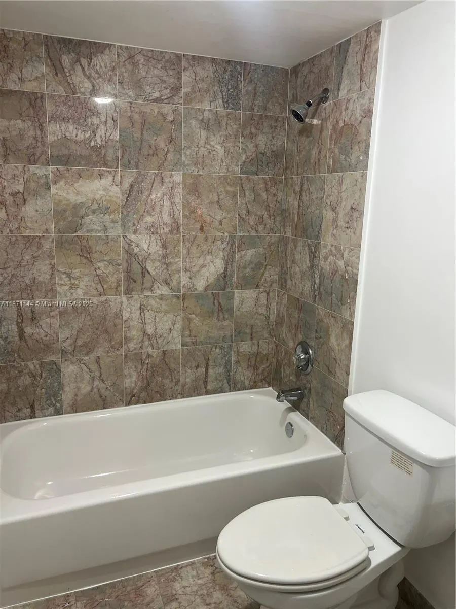 20335 W Country Club Dr, #302