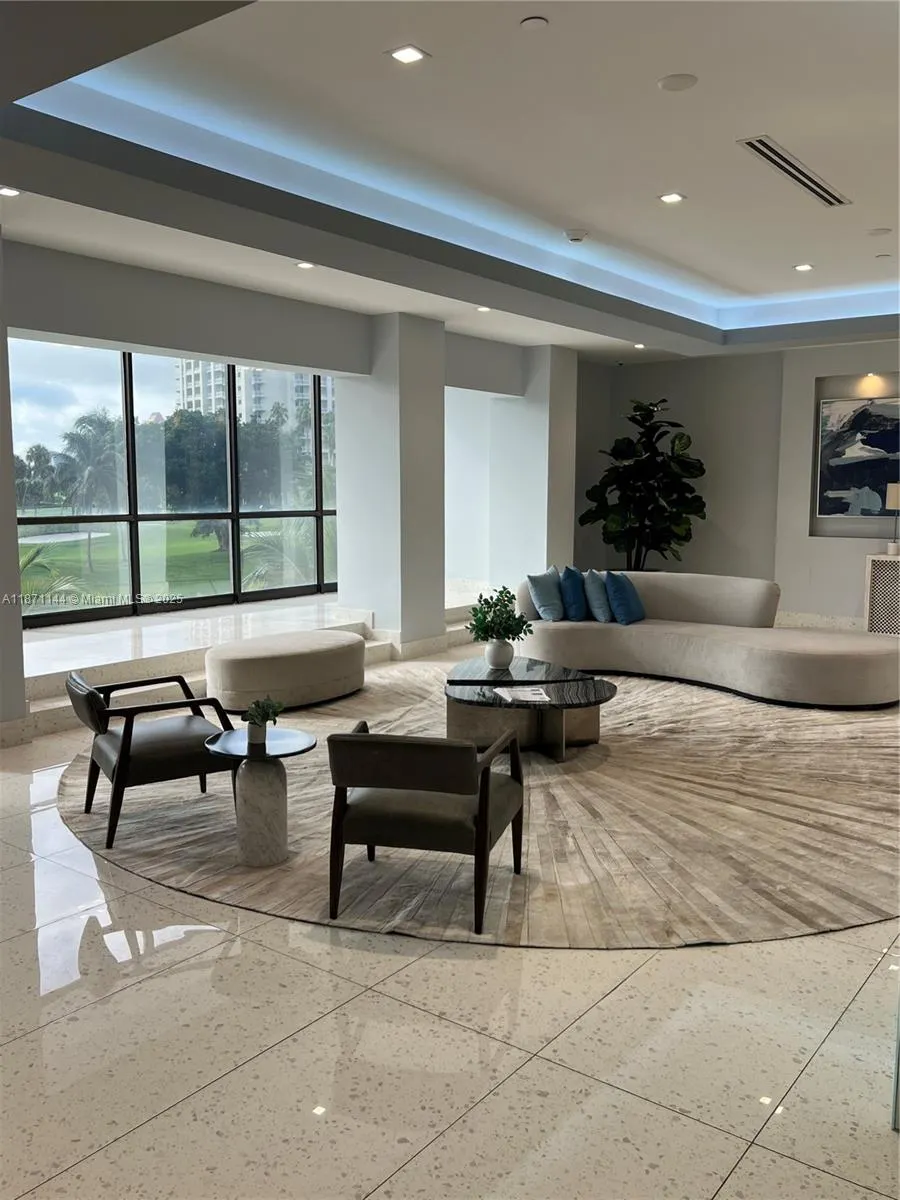 20335 W Country Club Dr, #302