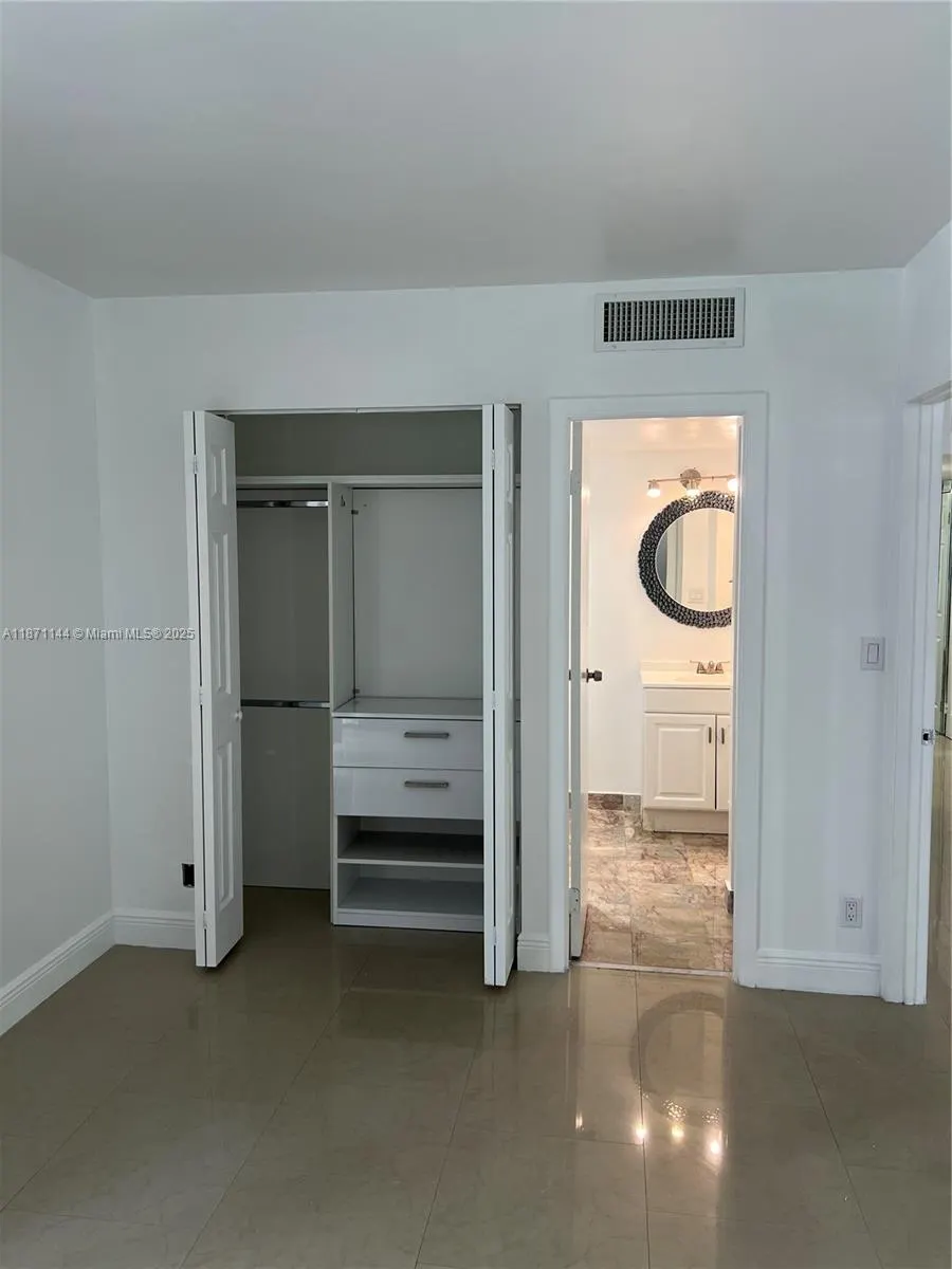 20335 W Country Club Dr, #302