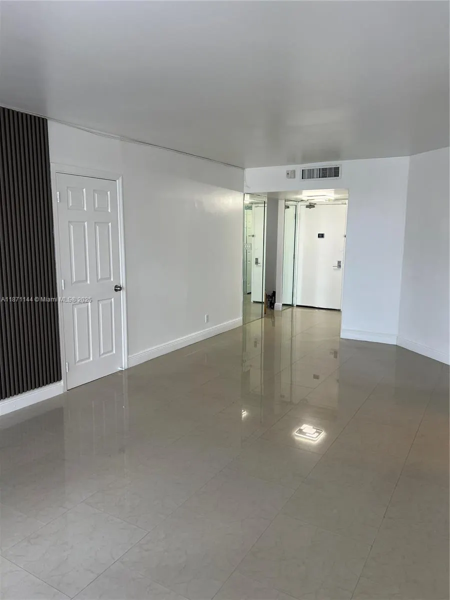 20335 W Country Club Dr, #302