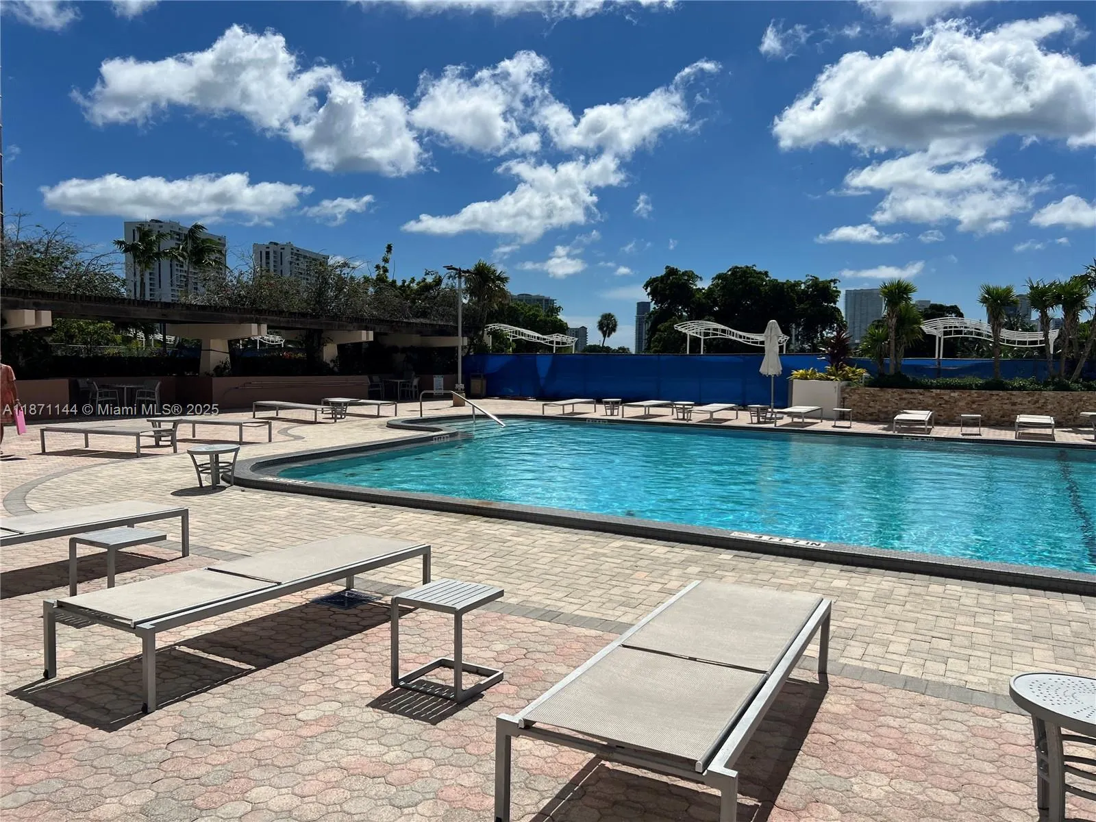 20335 W Country Club Dr, #302
