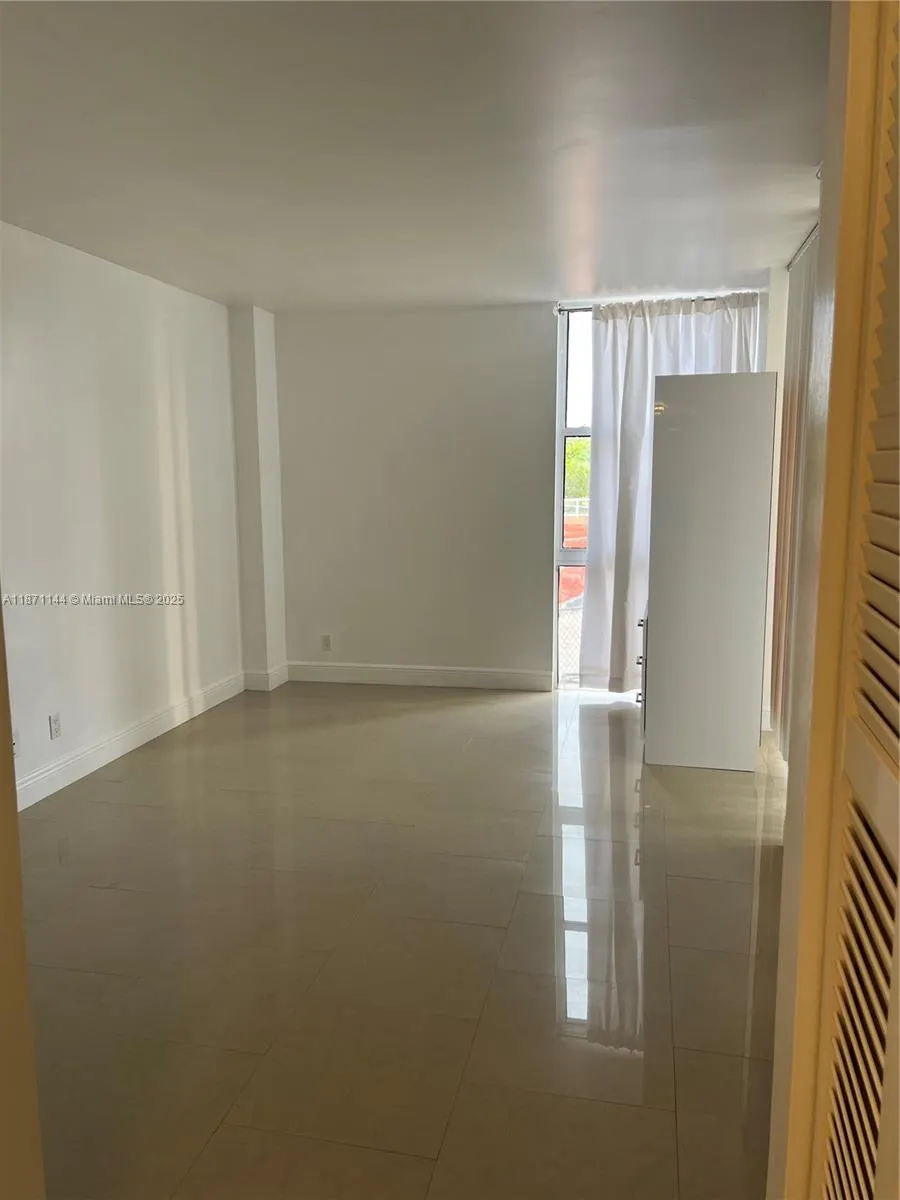 20335 W Country Club Dr, #302