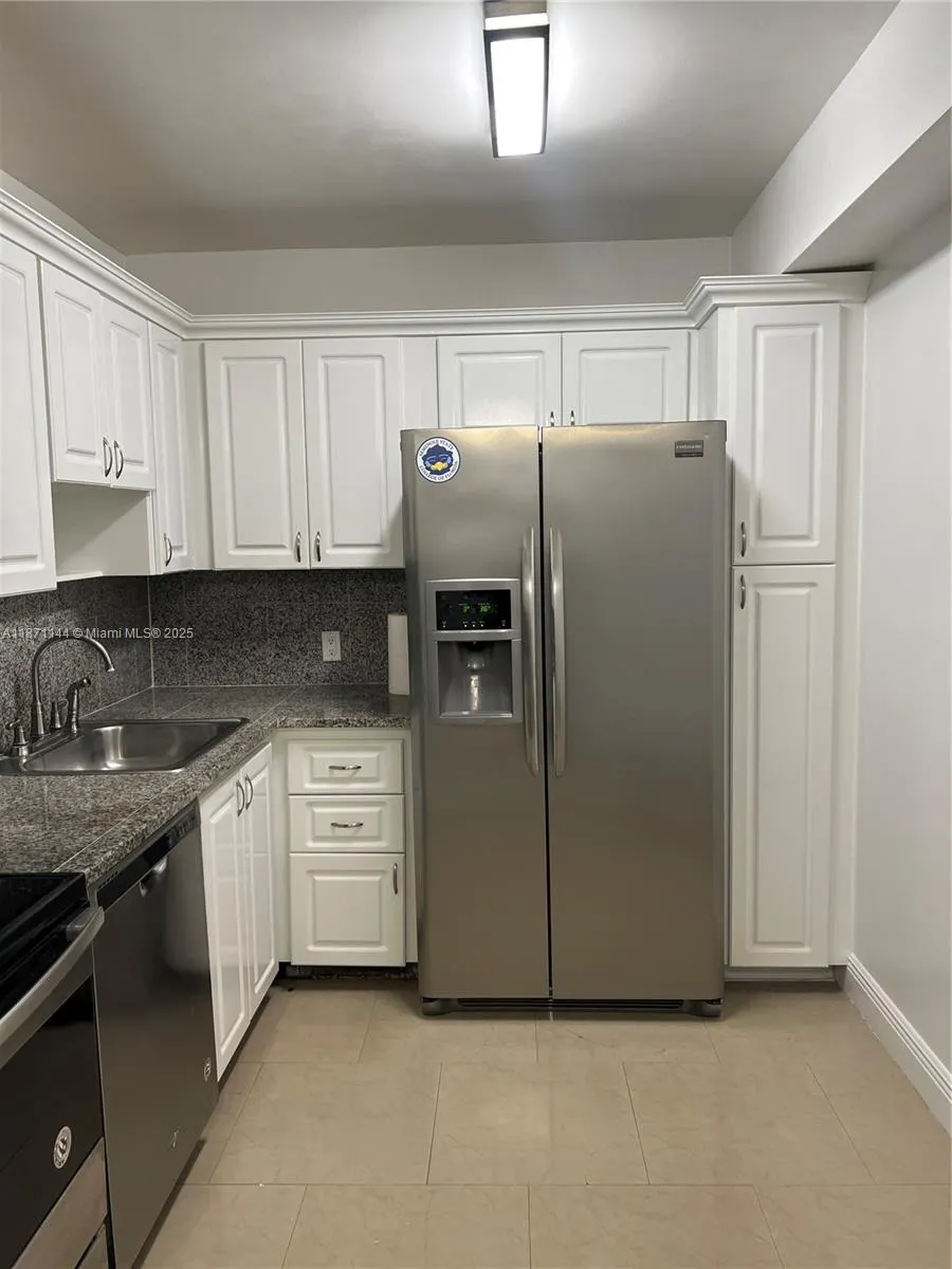 20335 W Country Club Dr, #302