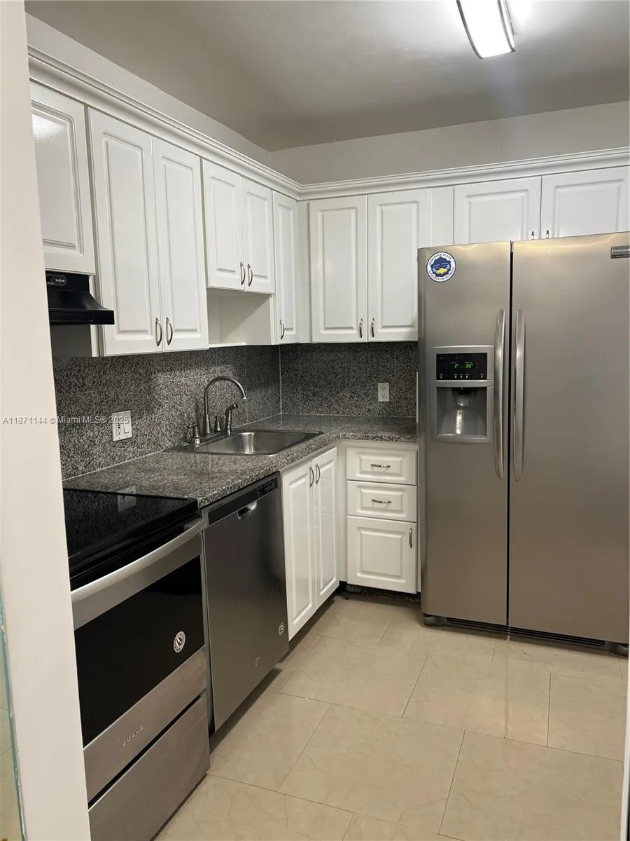 20335 W Country Club Dr, #302