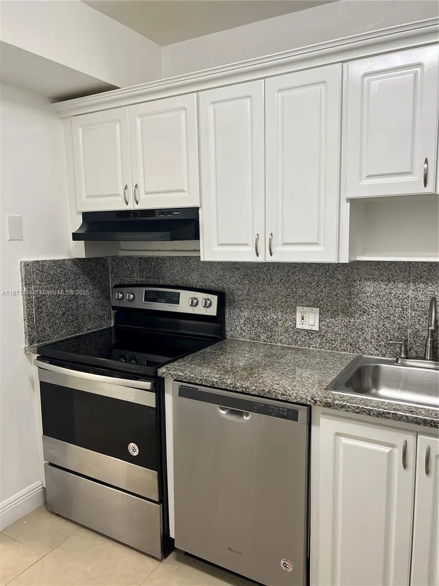 20335 W Country Club Dr, #302