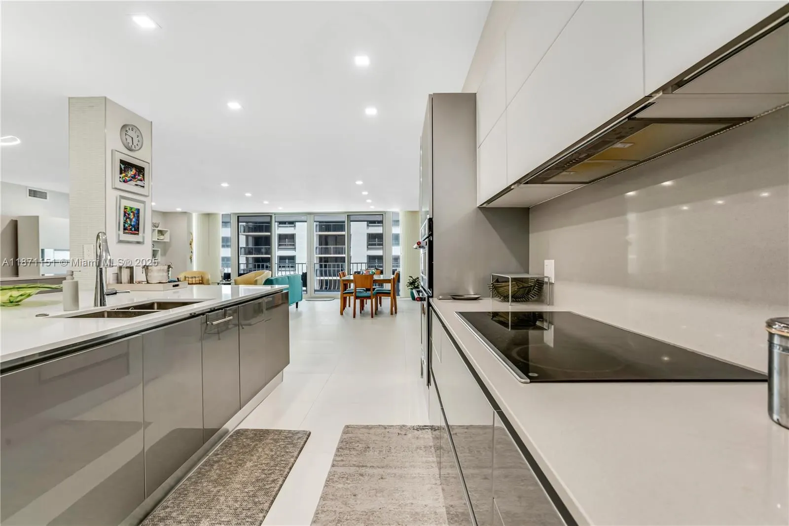 10155 Collins Ave, #606