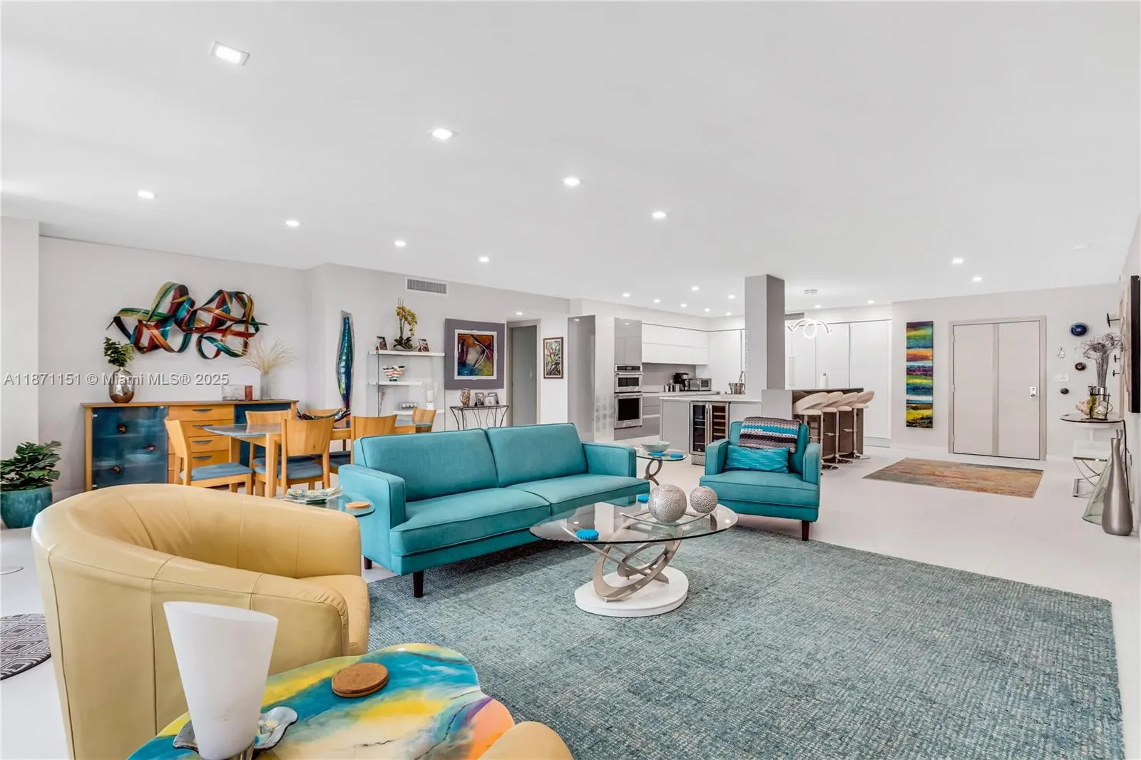 10155 Collins Ave, #606