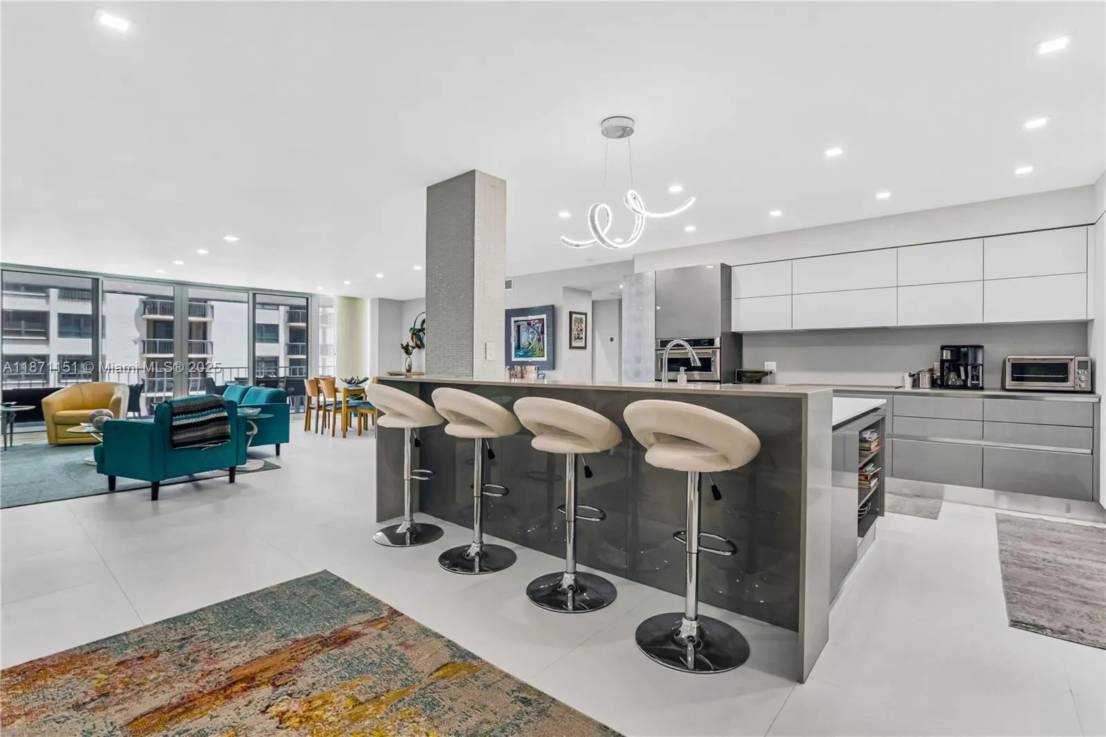 10155 Collins Ave, #606