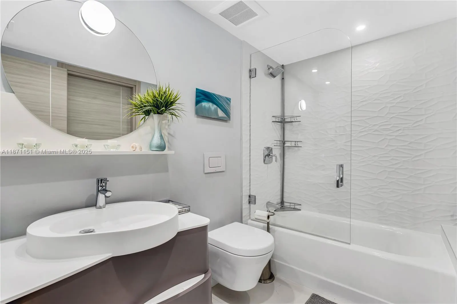 10155 Collins Ave, #606