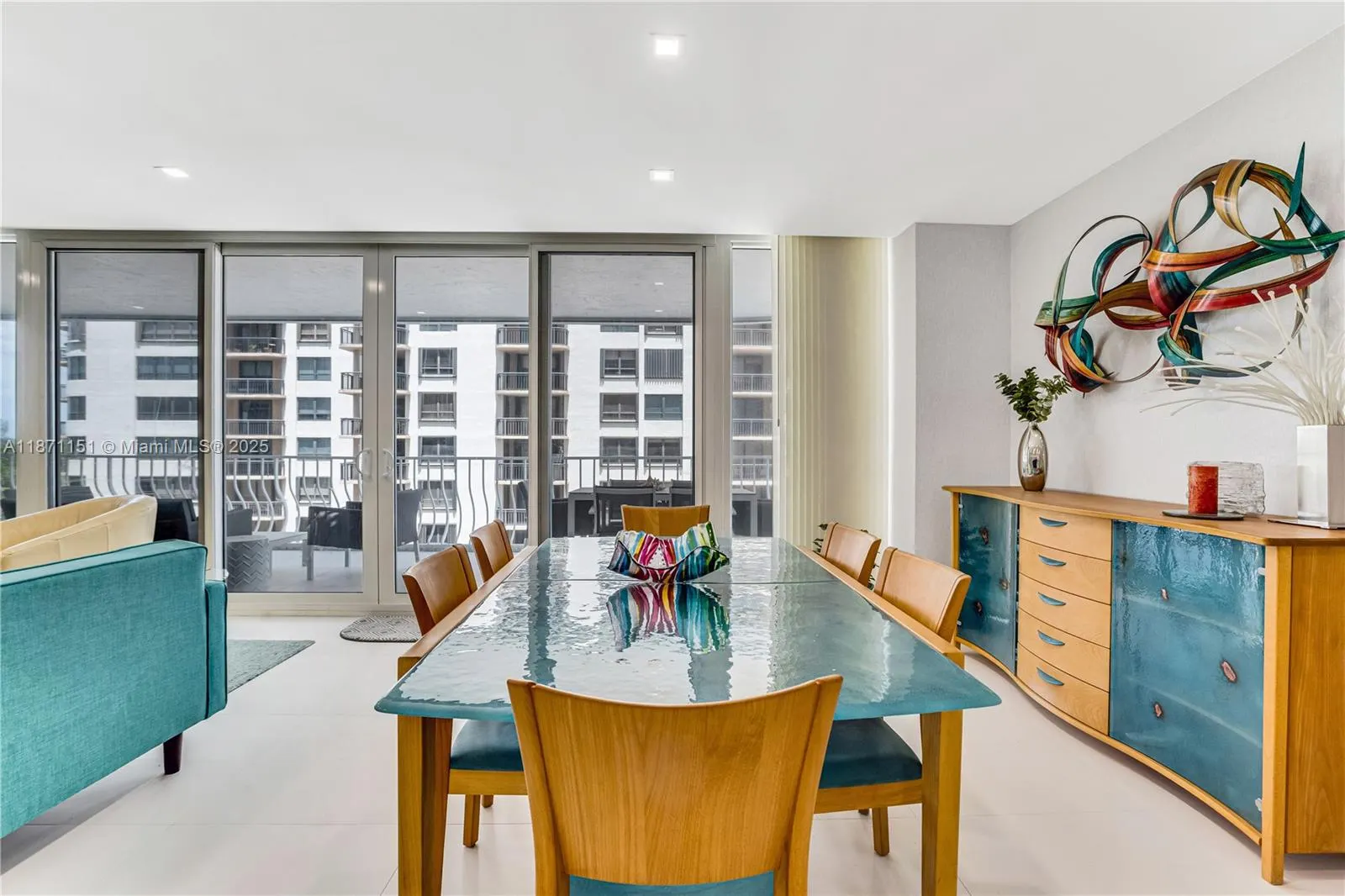 10155 Collins Ave, #606